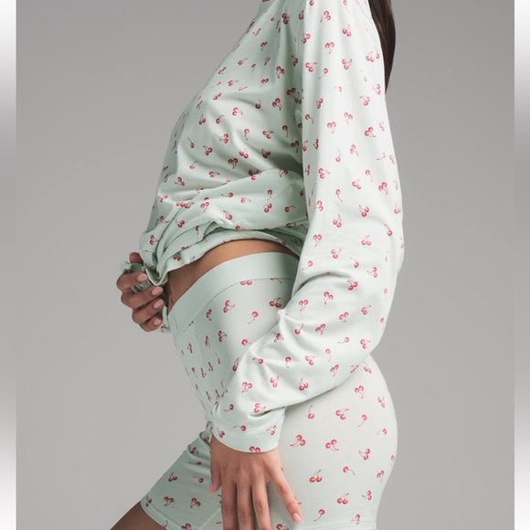 🛍FINAL SALE! SKIMS Long Sleeve T-Shirt & Boxer Pajama Set - Picture 2 of 4